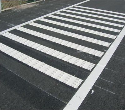 震动式道路标线采用热熔标线涂料是目前正在全世界范围内得到推广应用的一种新型道路安全标线涂料.